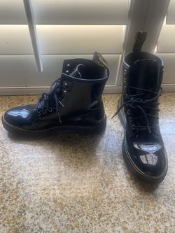 DR.MARTENS WOMENS ZAVALA COMBAT BOOT