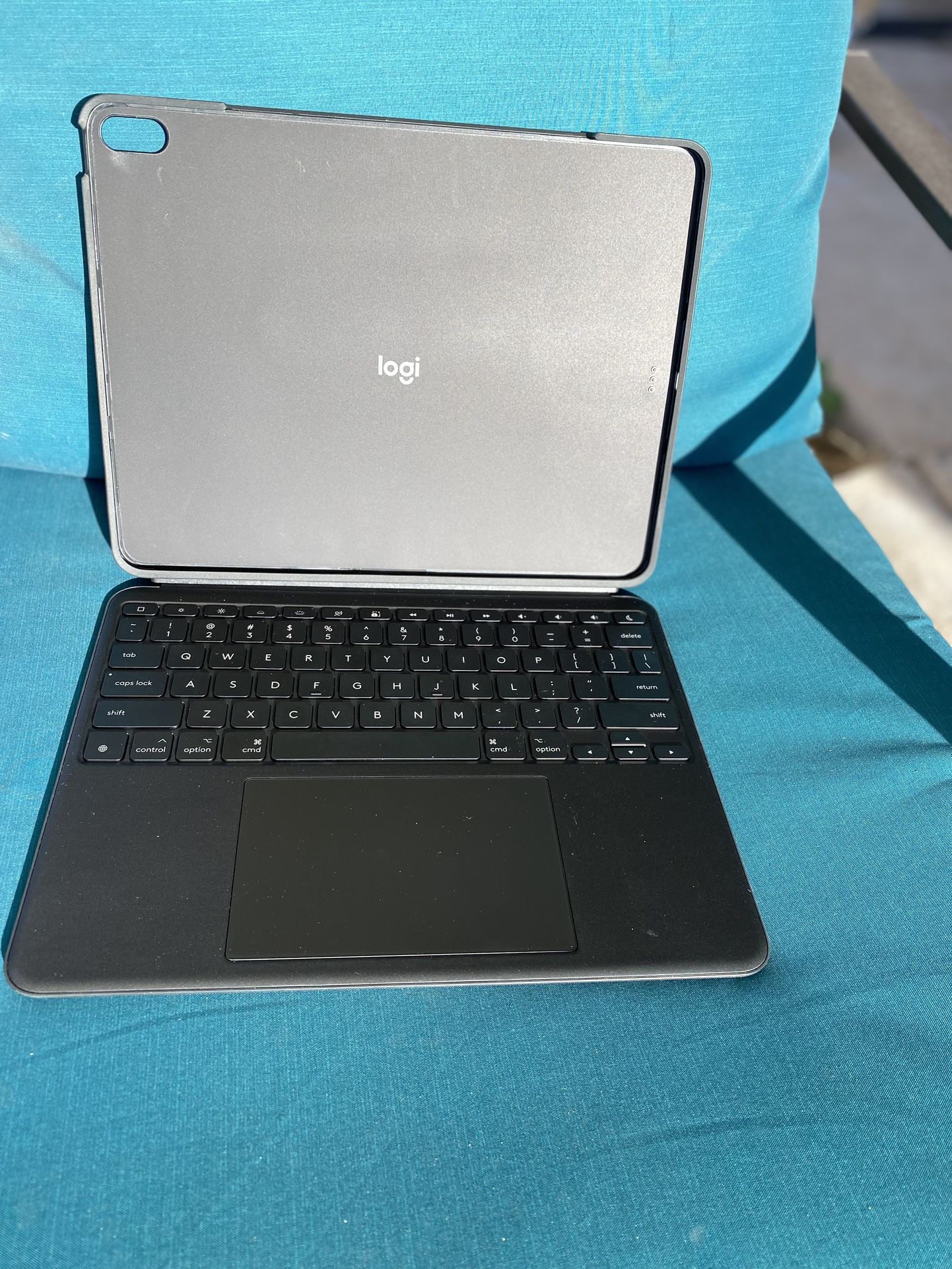 $100 OBO 13” iPad Air Case With Keyboard Detachable