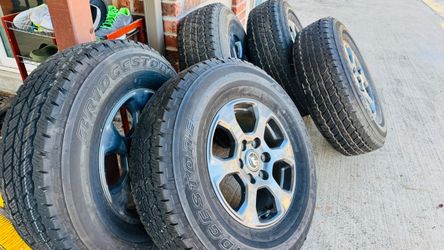 🚙 Like-New Bridgestone 255/75R17 Tires – Set