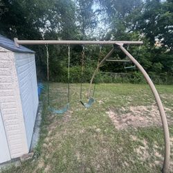 Swing set 