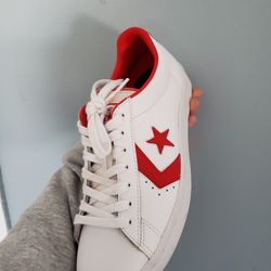 Like NEW . Mens converse Allstars EV3 White Red