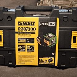 DEWALT XR  20V MAX 3 × 360° LINE LASER