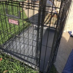 Large Kong dog kennel Crate Like New