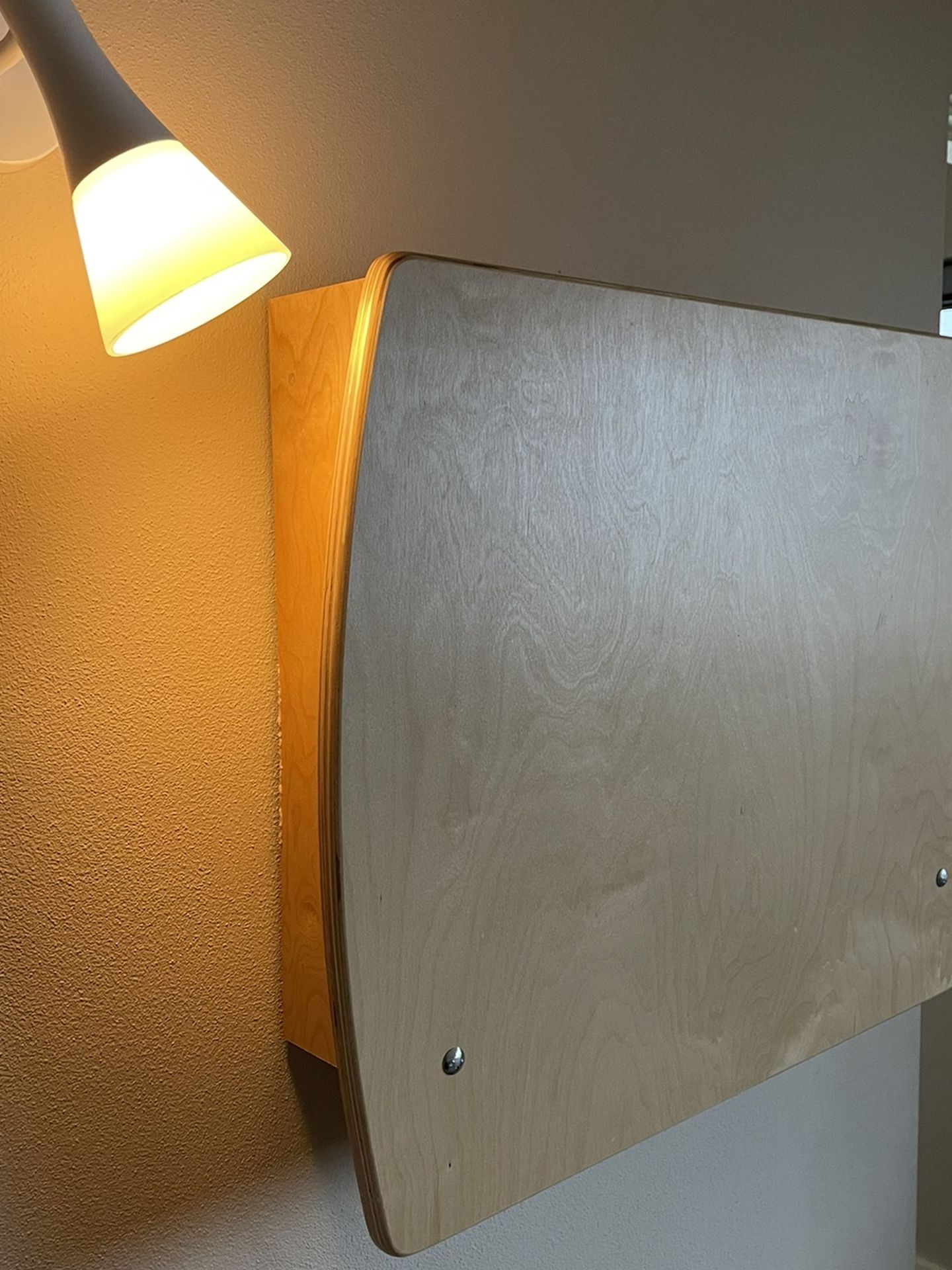 Kinder Horizontal Wall Mounted Changing Station