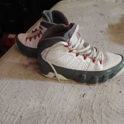 Jordans 9s &11s  Size 9