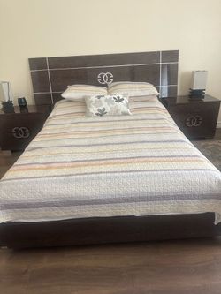 Moving saleQueen bed set