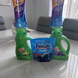 Laundry detergent bundle