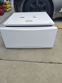 1 GE Universal Pedestal