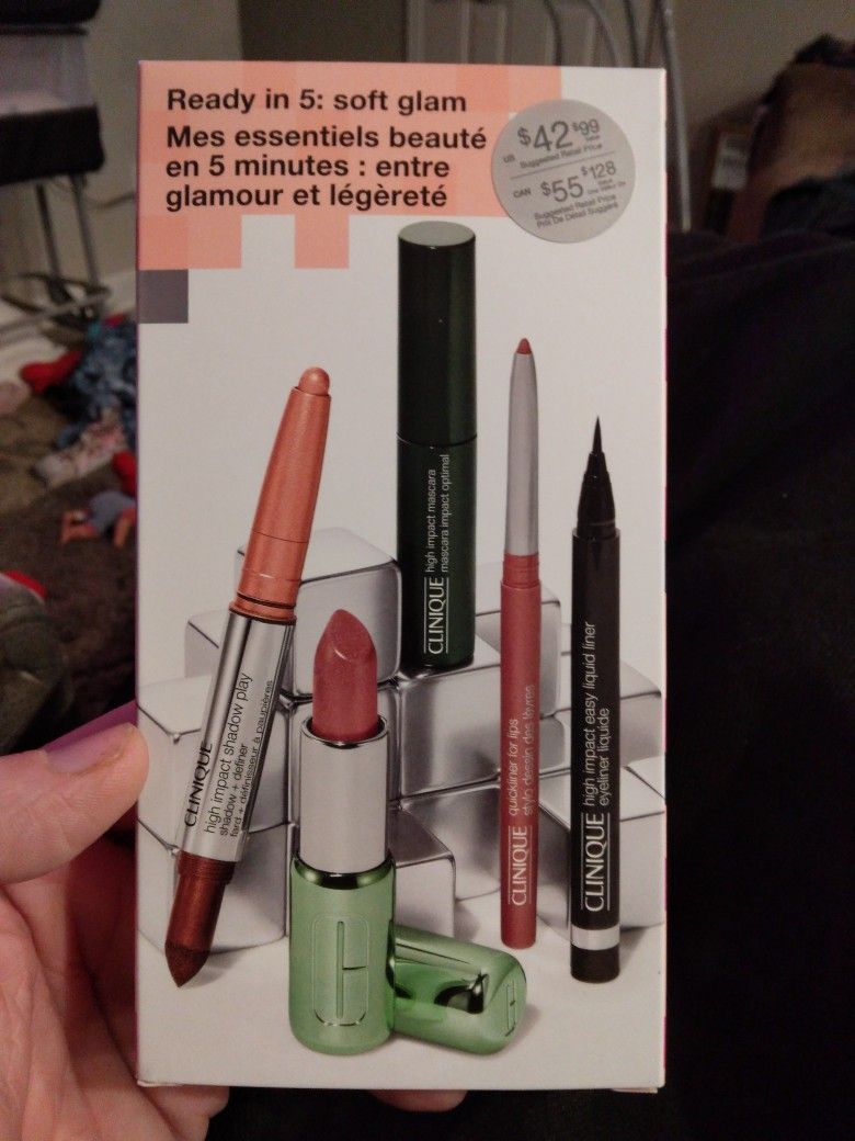 Clinique Ready In 5 Soft Glam Set