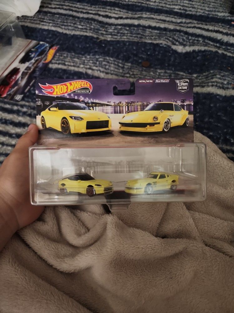 Hot Wheels 2 Pack Datsun 