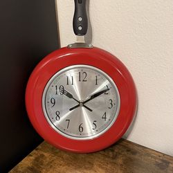 Metal Frying Pan-Shaped Wall Clock