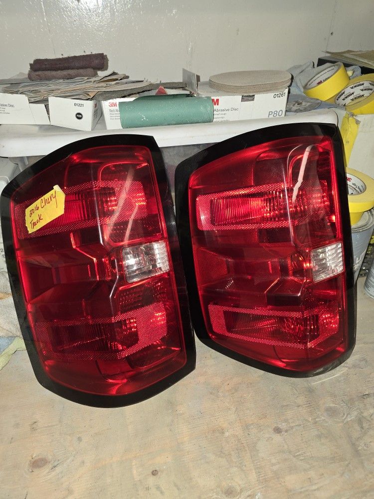 2016 Chevrolet Truck Tail Lights