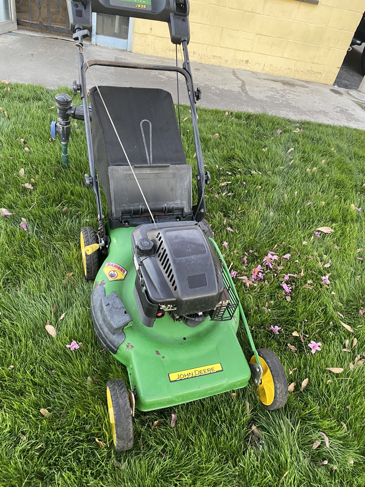 Lawn Mower John Deere self-propelled