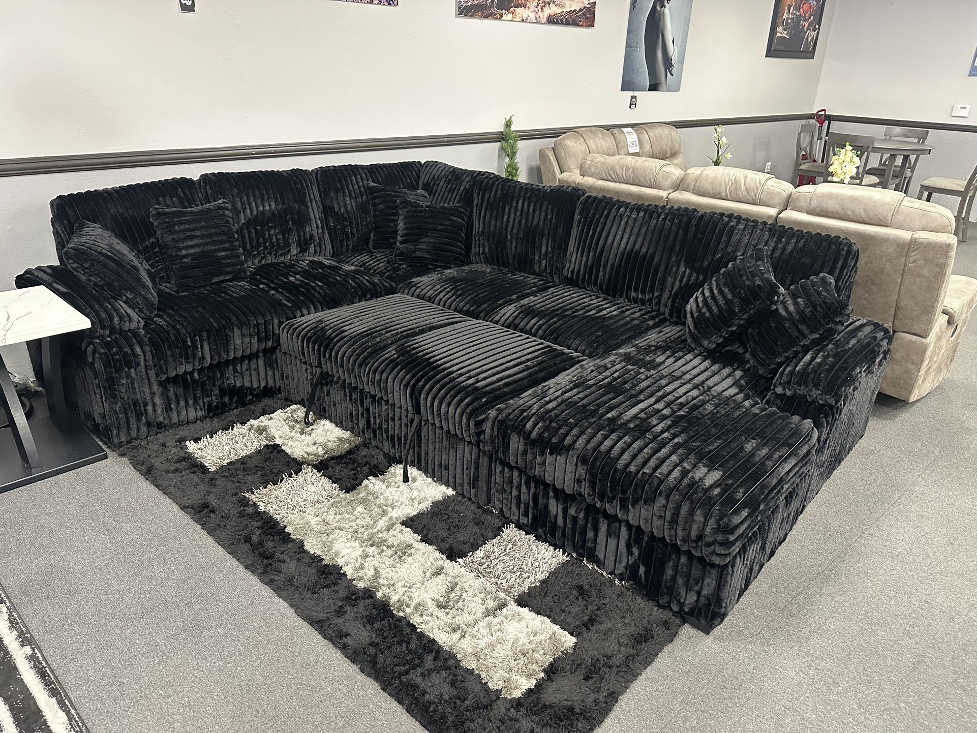 Black Sofa Sectional w/ Pull Out Sleeper