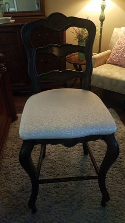 Tall bar chair like new purchased at Slaters Furniture