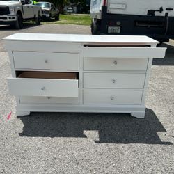 White 6-Drawer Dresser with Faux Crocodile Texture