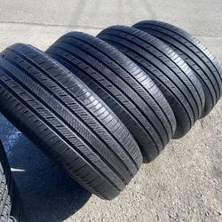 Michelin Premier LTX 235/55/20”