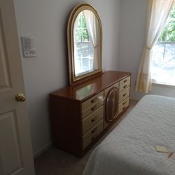 1980s Dresser With Mirror