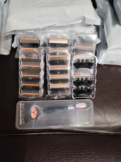 Razor With 24 Cartridges 