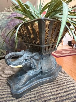 ELEPHANT PLANT HOLDER