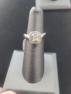 Getting engaged or married 2 Vera Wang rings 14k