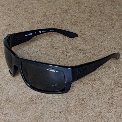 Arnette Grifter 4221 men's black frame gray polarized lens wrap around rectangular sunglasses