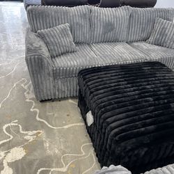 Stunning cozy nice couch!