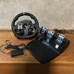Logitech G920 Driving Force Racing Wheel + Pedals for Xbox