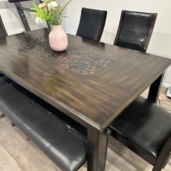 Dining Table with 4 Chairs – Pickup Only