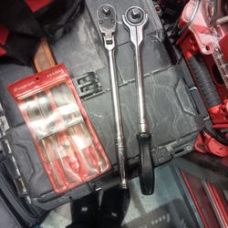 2 Snap On 3/8 Ratchets And Pick Set 