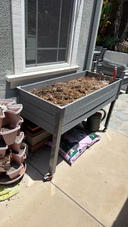 Garden bed raised - self watering