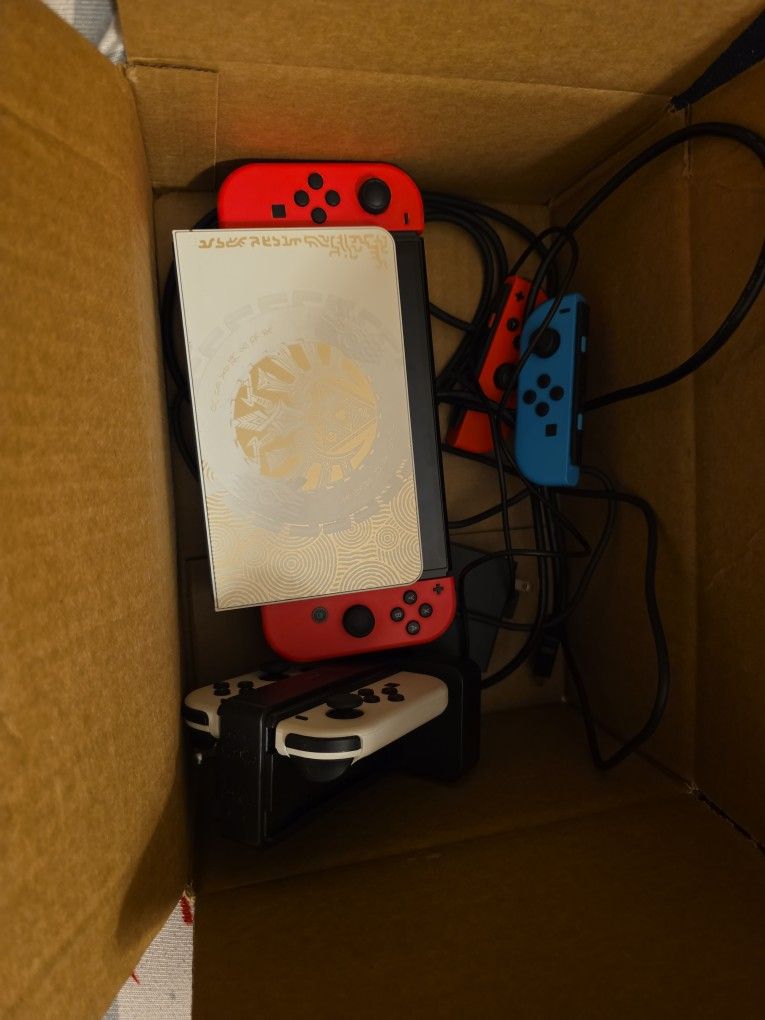 Switch Oled With 6 Joycons And 3 Games And Zelda Docks $320 Cash