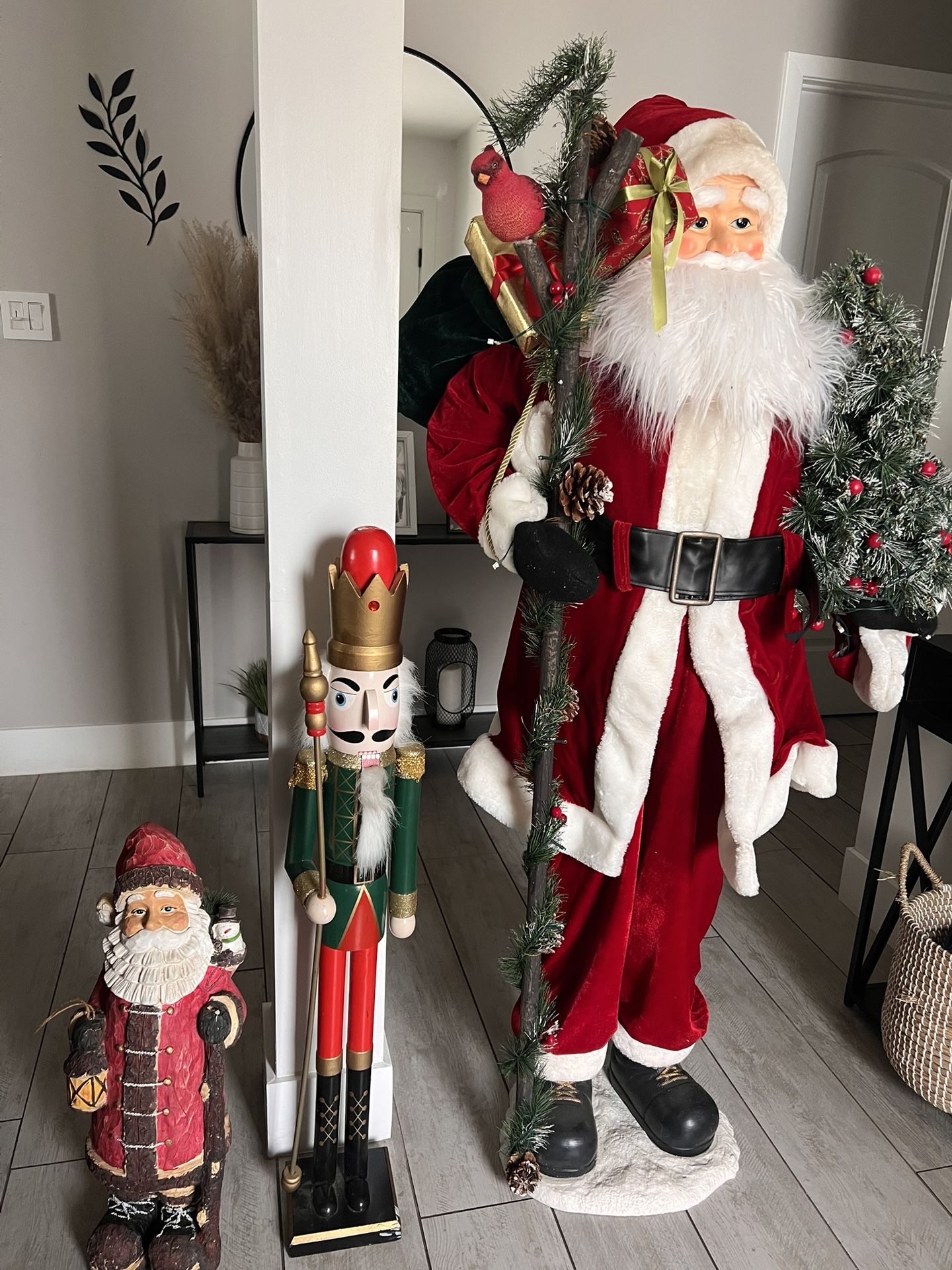 Santa Claus CHRISTMAS STATUE $25