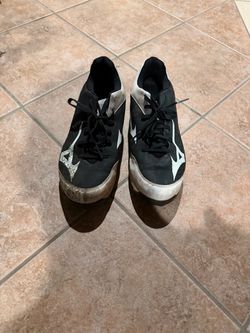 Baseball cleats