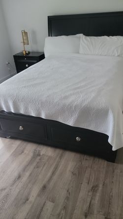 Queen Bedroom Set