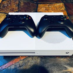 XBOX ONE S 500GB Console With 2 Black Controllers 
