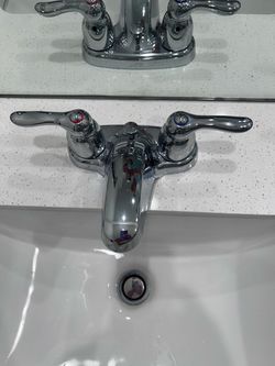 Moen Chrome Bathroom Sets (Faucets, Shower Fixtures, Bathtub Fixtures & Toilet Paper Holders)