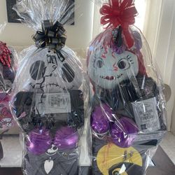 Large Valentine, Baskets