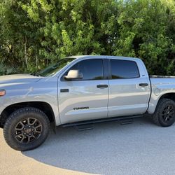 2019 TOYOTA TUNDRA SR5 CREW MAX 5.7L 4WD 2 OWNER* CLEAN CARFAX FINANCE  *ONLY 169,000 MILES  CLEAN FLORIDA TITLE  CLEAN CARFAX  2 OWNERS  WARRANTY INC