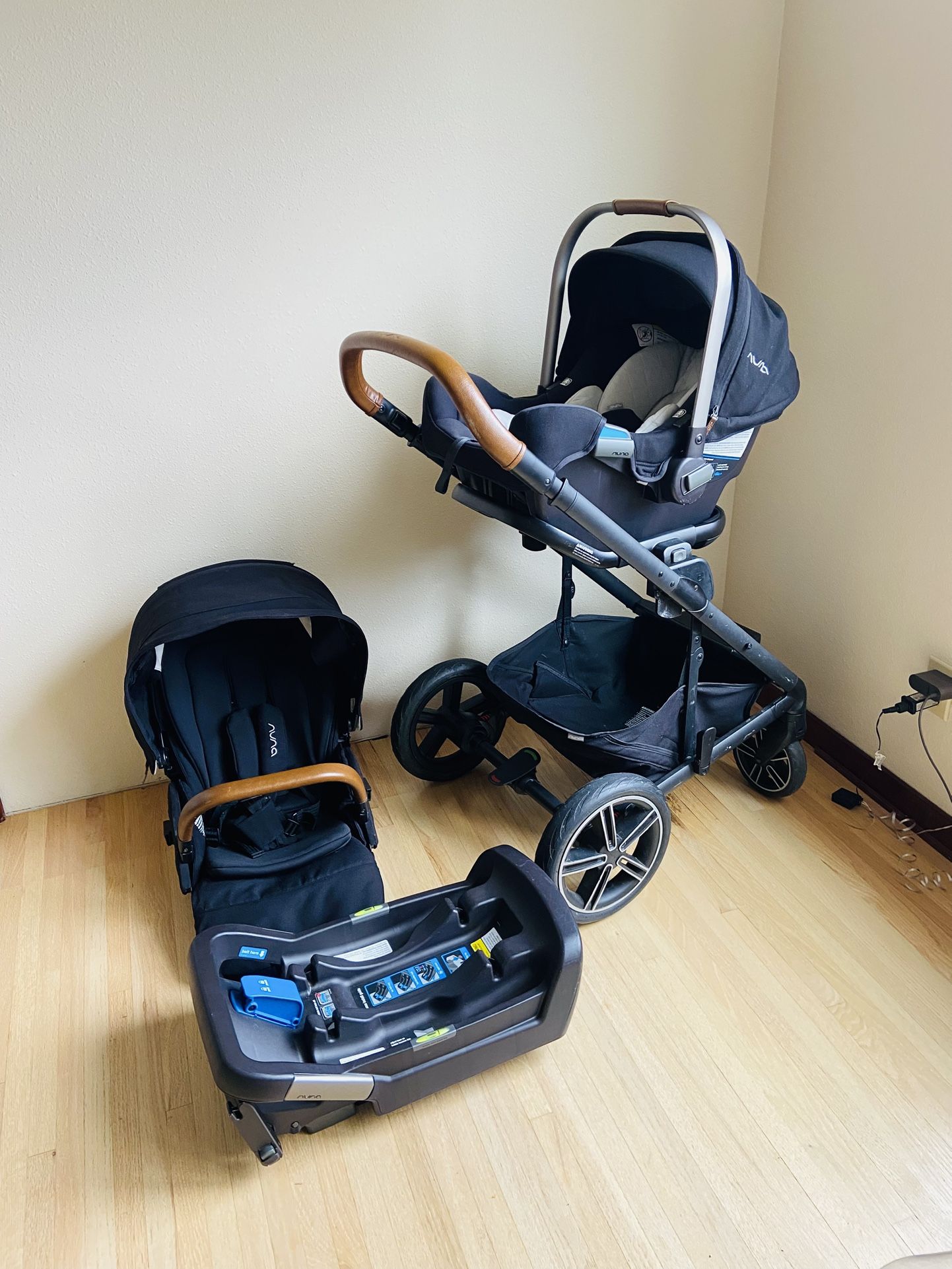 Nuna Mixx Stroller With Car Seat Black