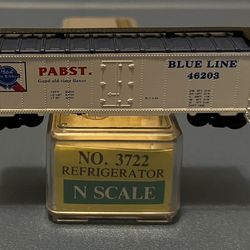 Model Power N Scale Refrigerator - Pabst