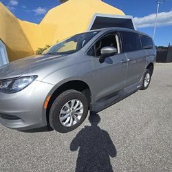 17 Pacifica Touring Braunability