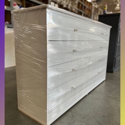 8 Drawers Dresser / Eight drawers dresser