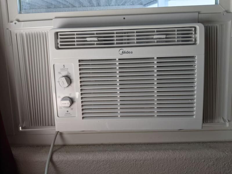 Midea 5000 BTU Ac Unit