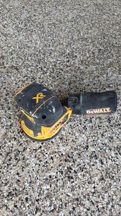 Dewalt 20V XR Orbital Sander