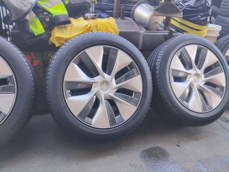 Tesla Wheels With Parelli Tires Run Flats