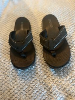 Size 5 Boys flip flops