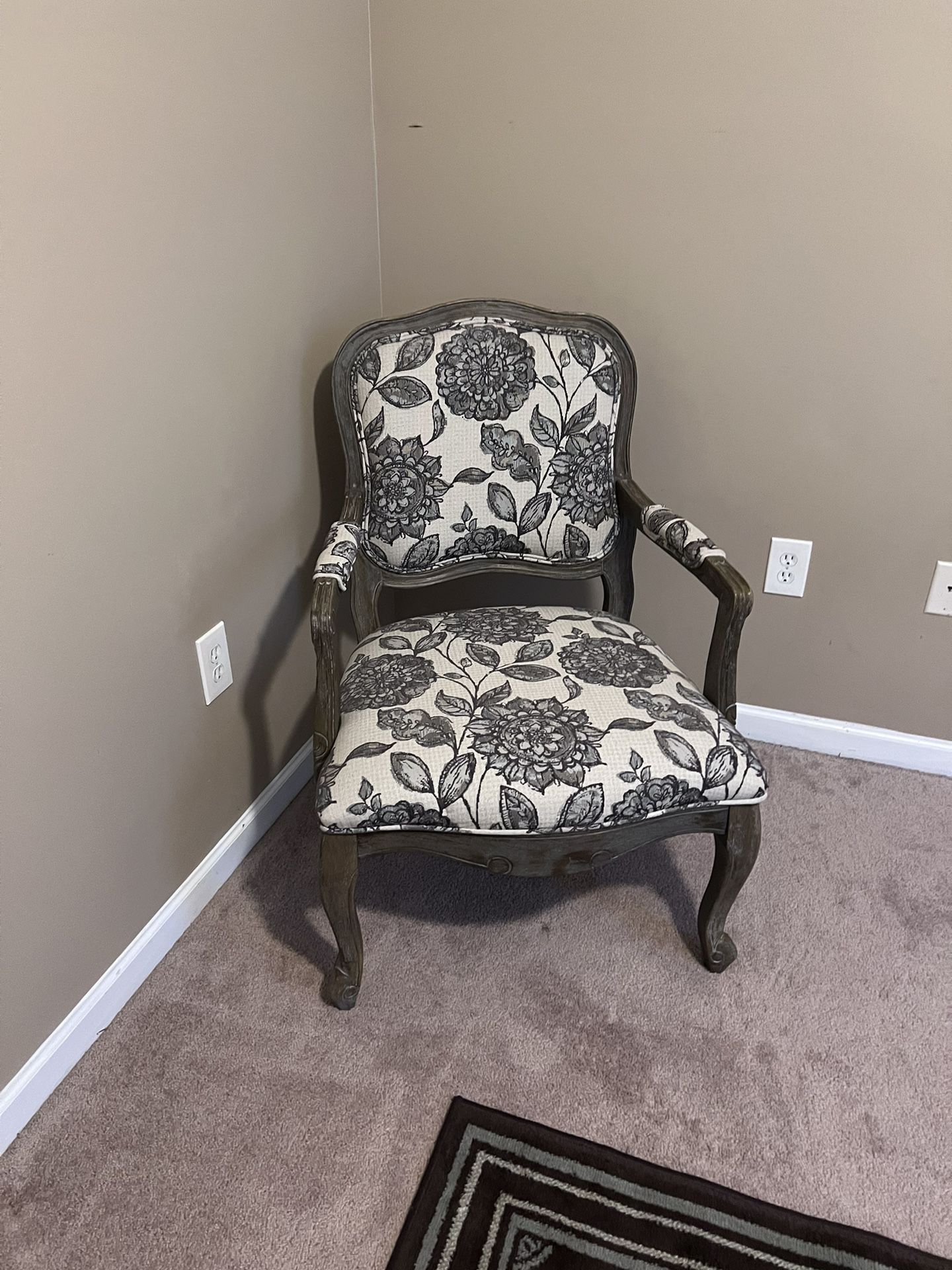 Rustic Gray Flower Set Of 2 Accent Chairs 