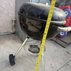 Weber Original Kettle 18 in. Charcoal Grill in Black with Steel Cooking Grate 