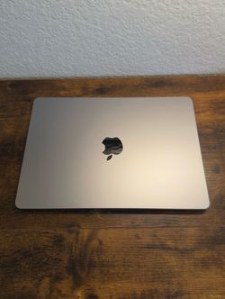 M2 MacBook Air (2022)